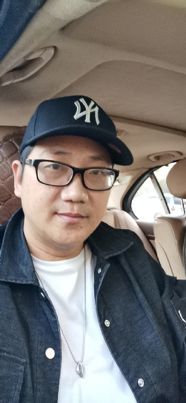 拥抱幸福的第一张照片--武平婚介网