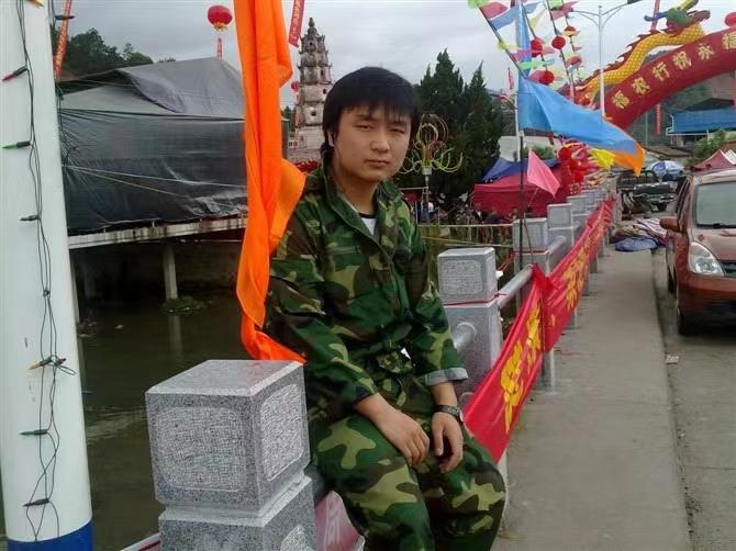 如影随形的第二张照片--武平婚介网